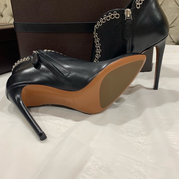 Alaia eyelets leather booties - Picture 6 of 10